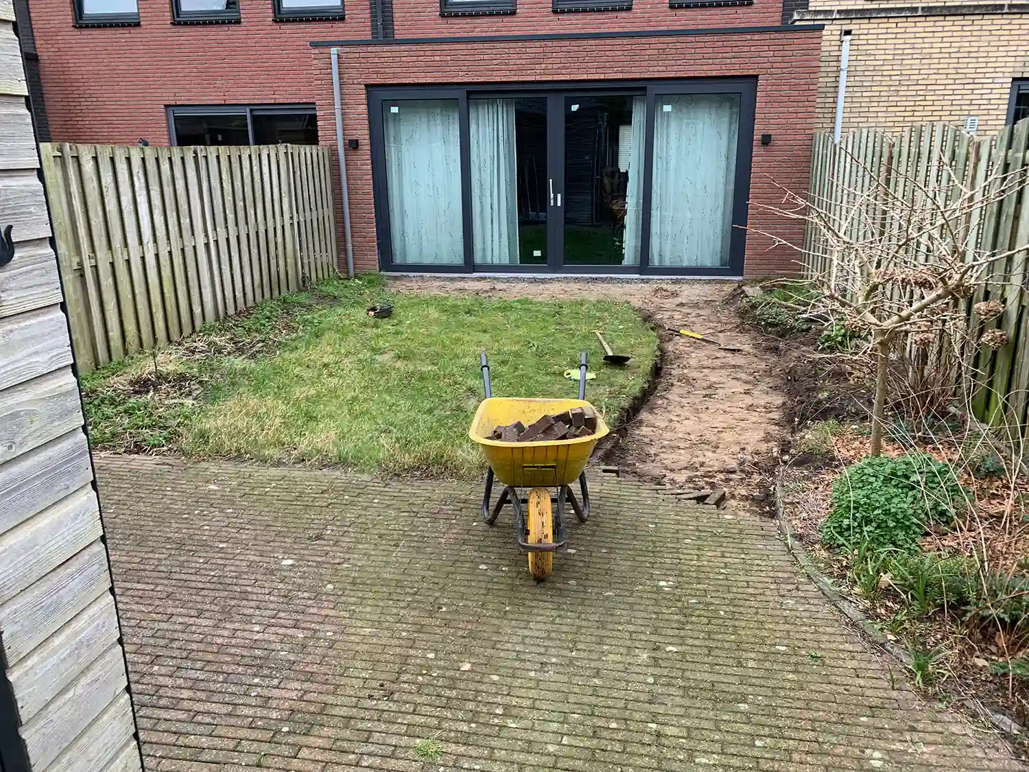 Achtertuin vóór de werkzaamheden