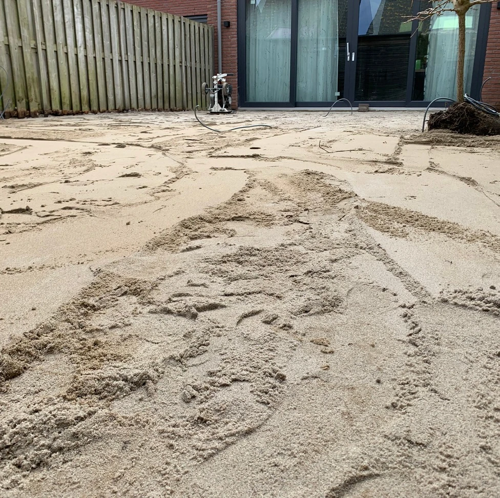 Zandlaag voor de bestrating